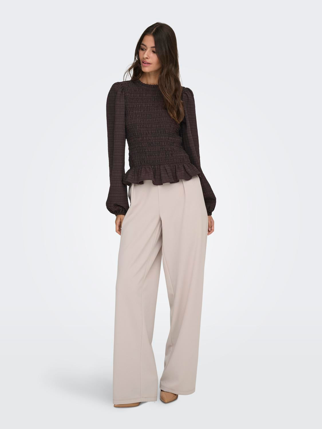 model_shot-front_full